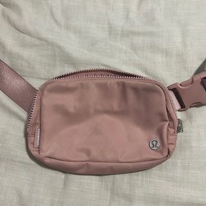 Lulu lemon belt bag